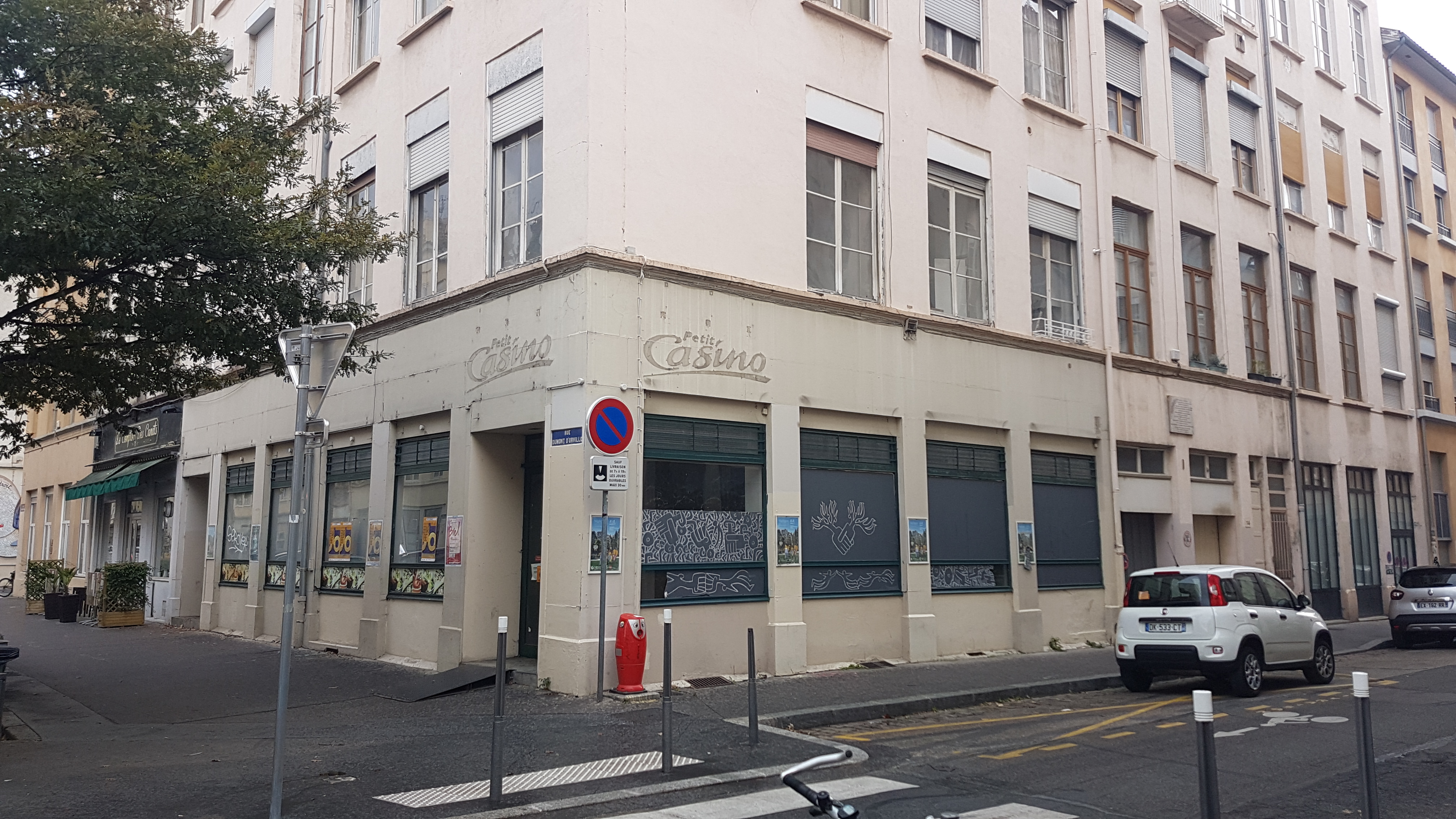 LYON 69004 – Rue DE NUITS/ DUMONT D’URVILLE – A VENDRE murs commerciaux libres et divisibles