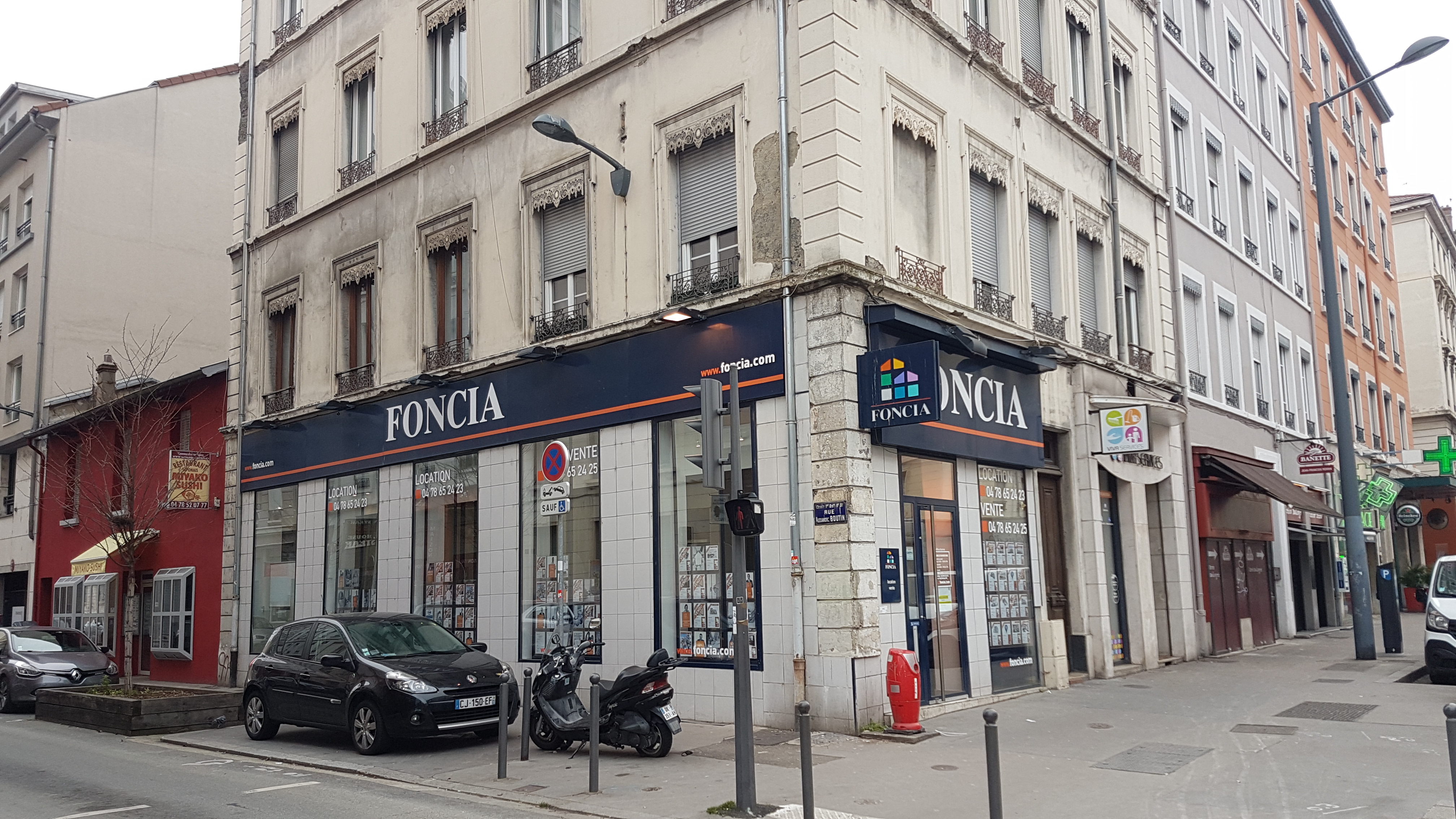 VILLEURBANNE – Cours Emile ZOLA – A VENDRE murs commerciaux libres
