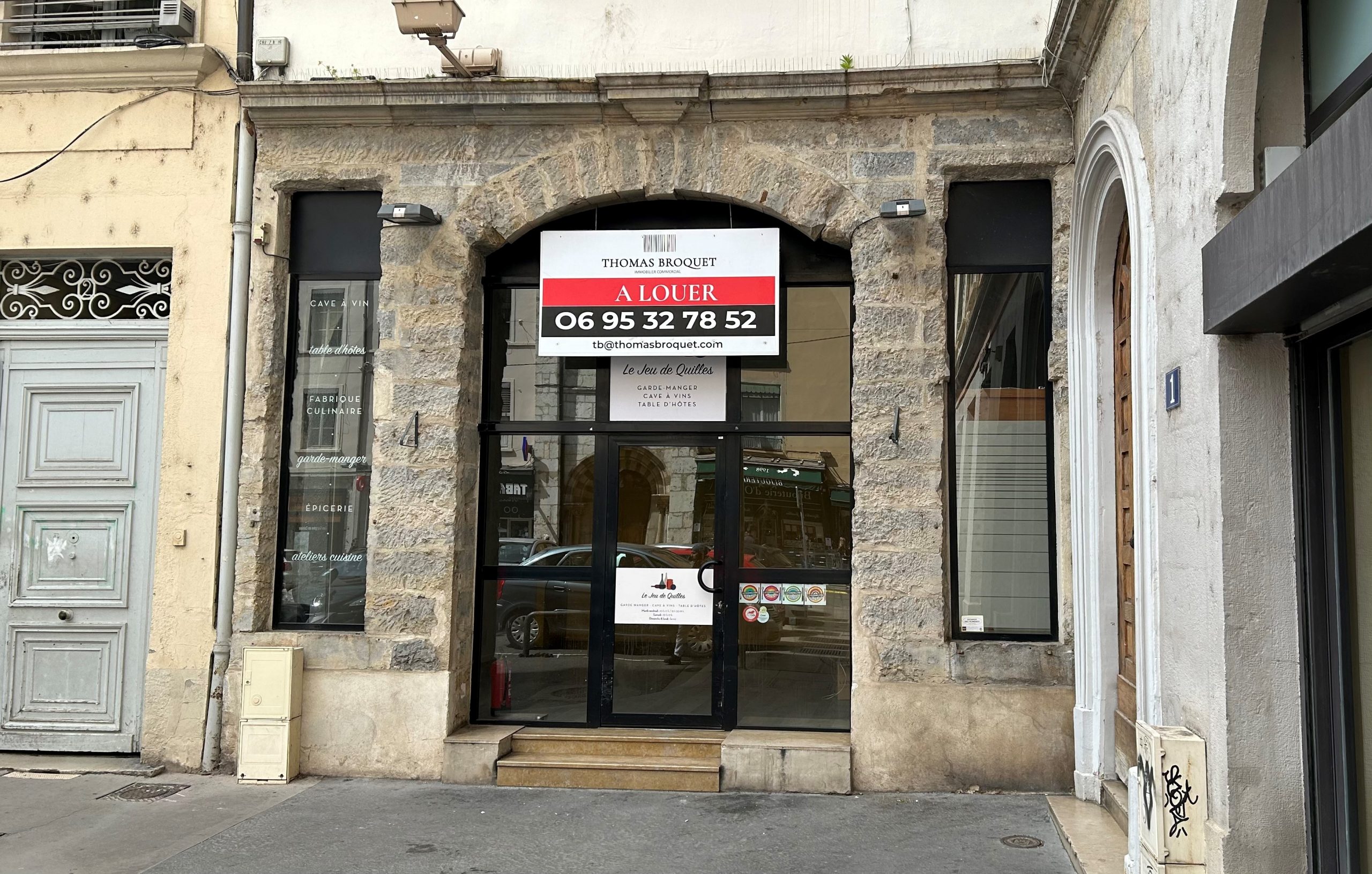 A LOUER  – 93 m² -1 Place Meissonnier Lyon 69001 – LOCAL COMMERCIAL